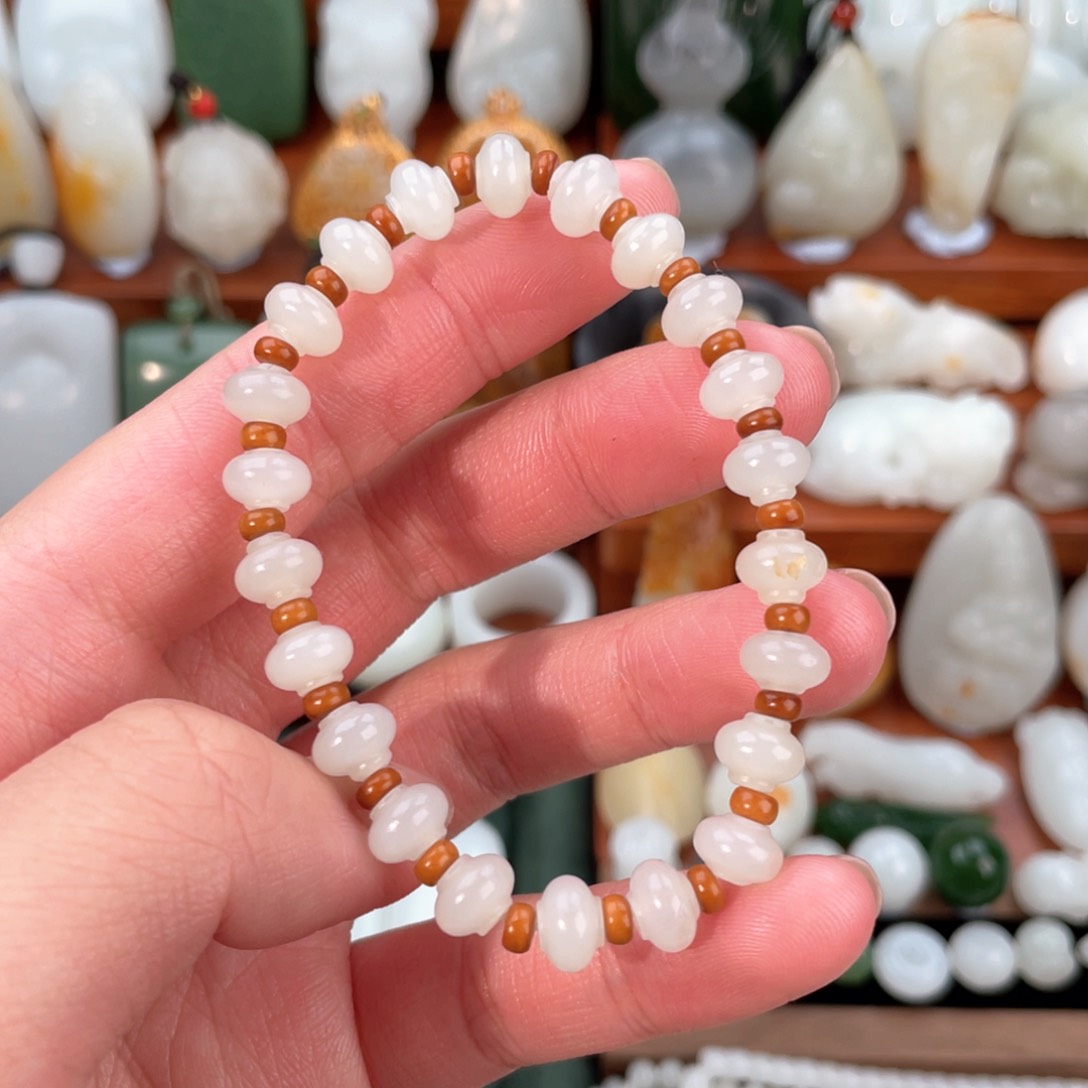 和田玉颈饰未镶嵌灯笼串