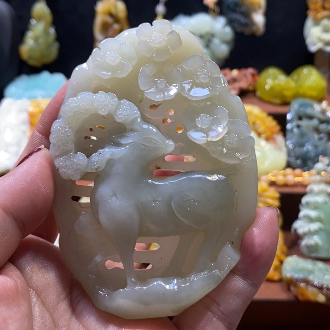 蛇纹石玉颈饰未镶嵌