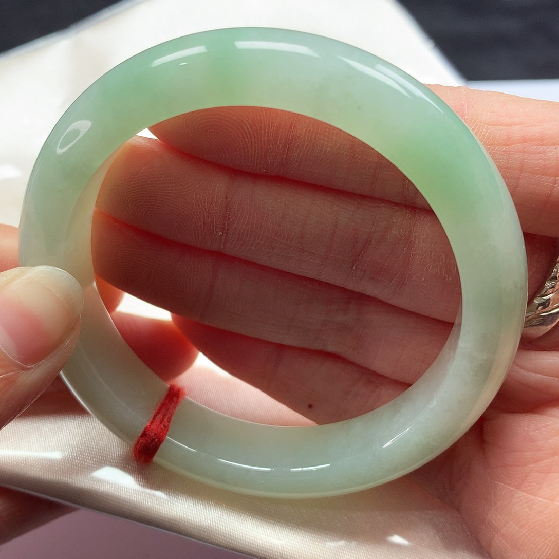 翡翠手镯未镶嵌55.6圈