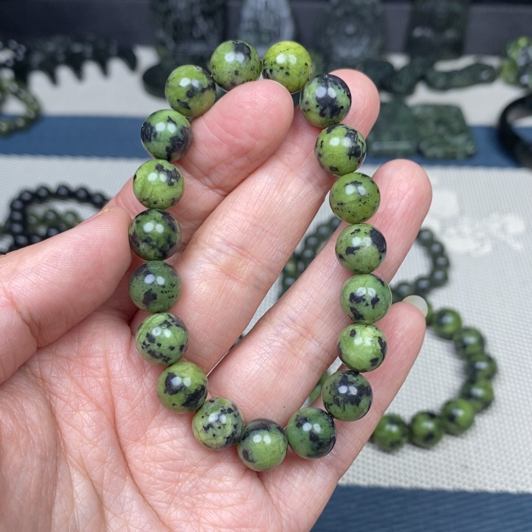 向***往蛇纹石玉未镶嵌手链西瓜绿10mm
