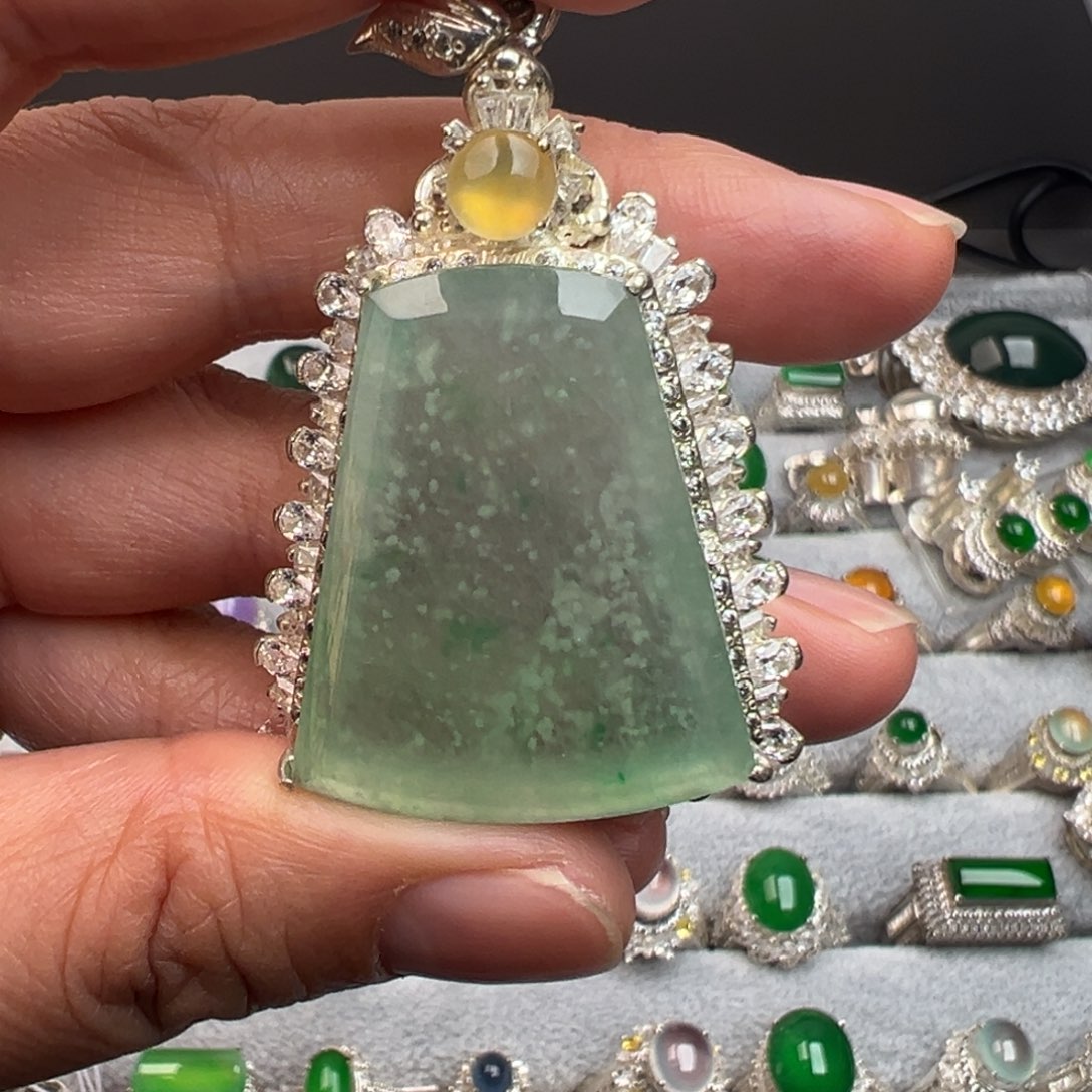 定制翡翠未镶嵌A货