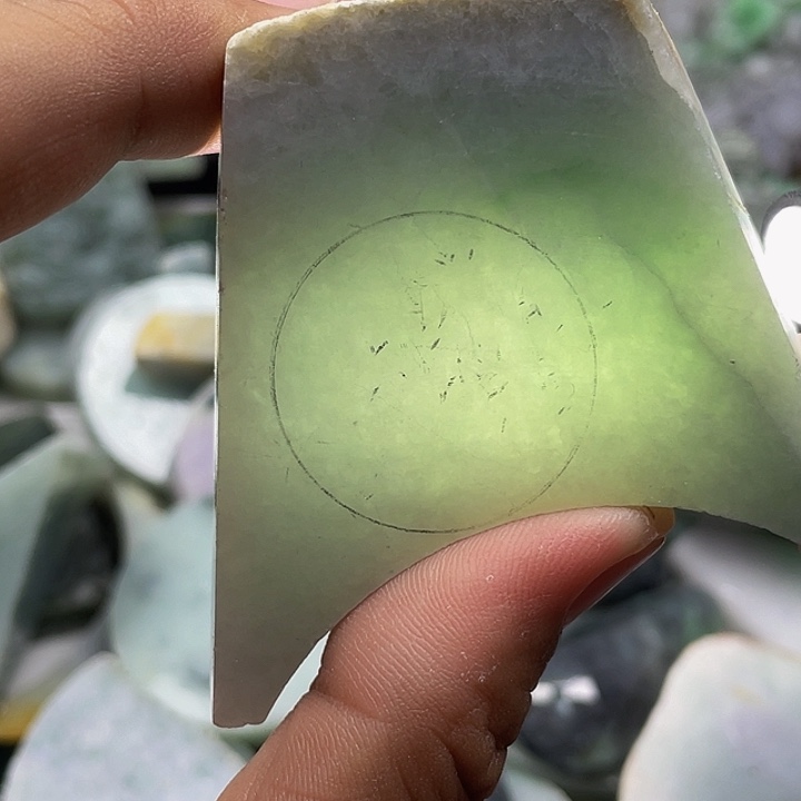 翡翠未镶嵌颈饰天然翡翠边角料