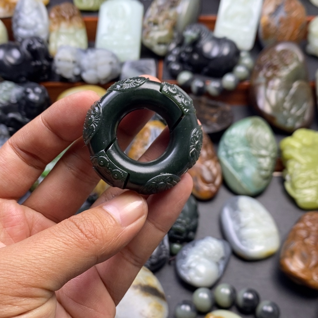 和田玉未镶嵌挂件