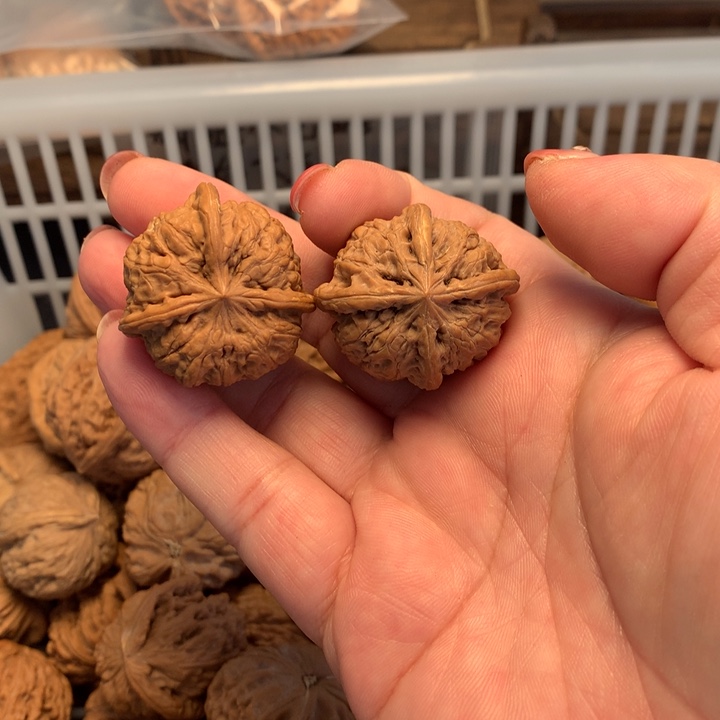 做***色文玩核桃吊坠三棱……