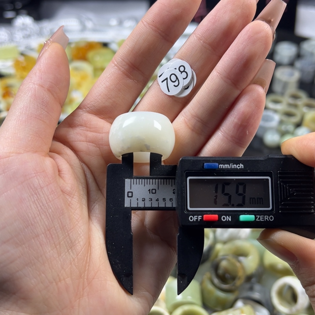 蛇纹石玉未镶嵌戒指