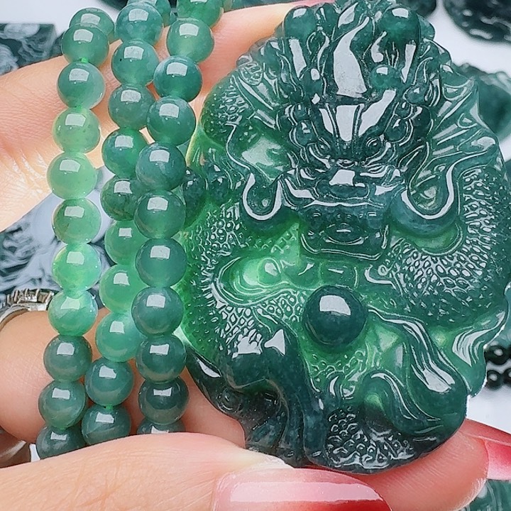 颈饰未镶嵌翡翠天然的A货翡翠多样性发其一
