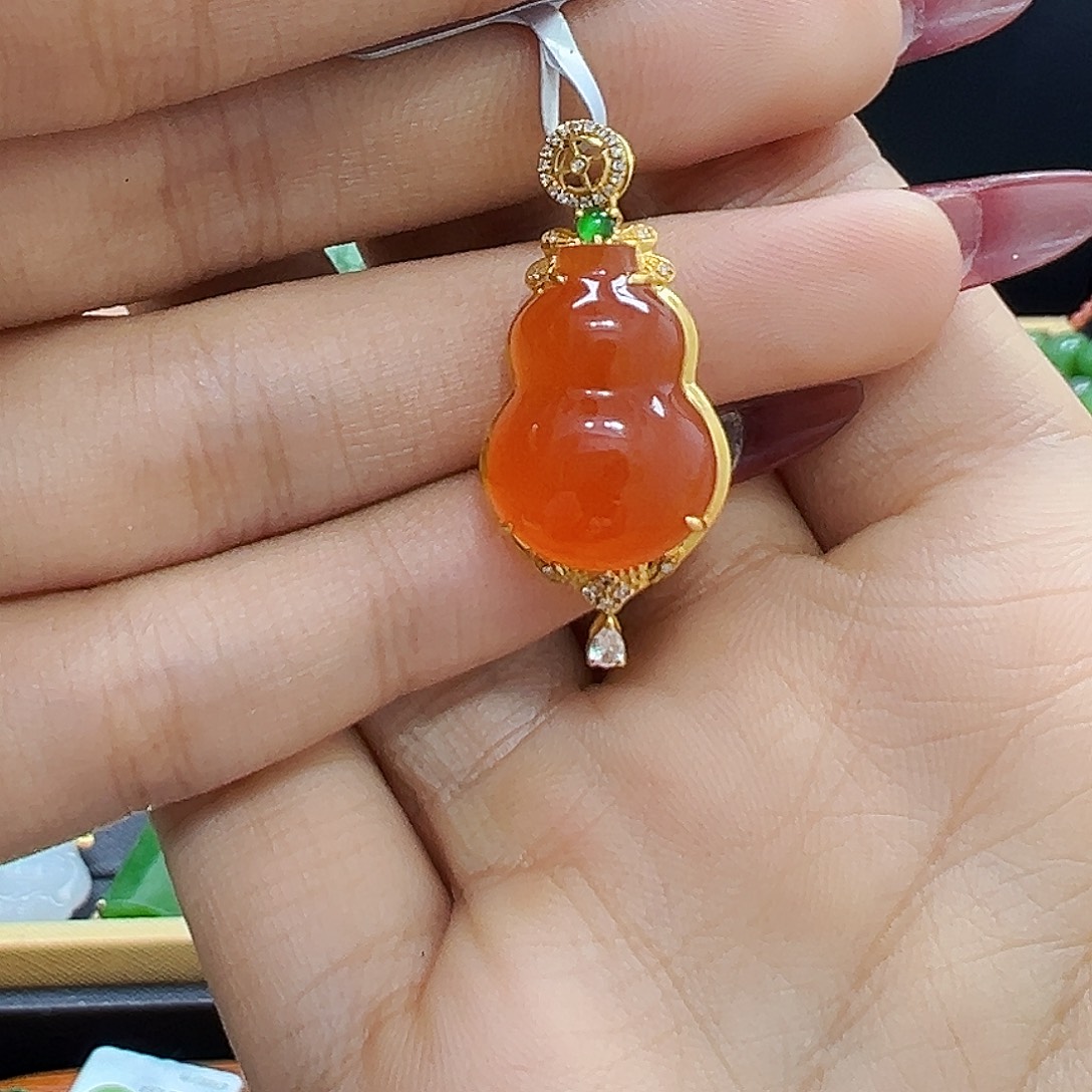 南红玛瑙18K金镶嵌吊坠(赠链)