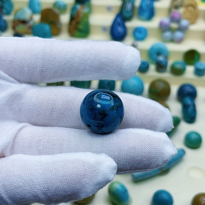 绿松石颈饰未镶嵌