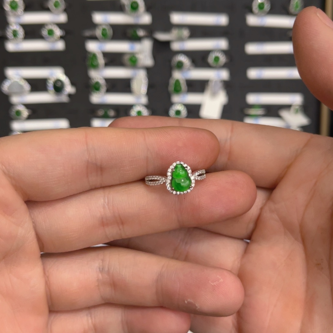 翡翠戒指银S925镶嵌翡翠戒指