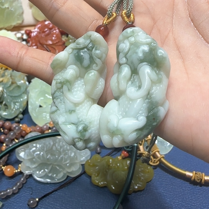 蛇纹石玉吊坠未镶嵌