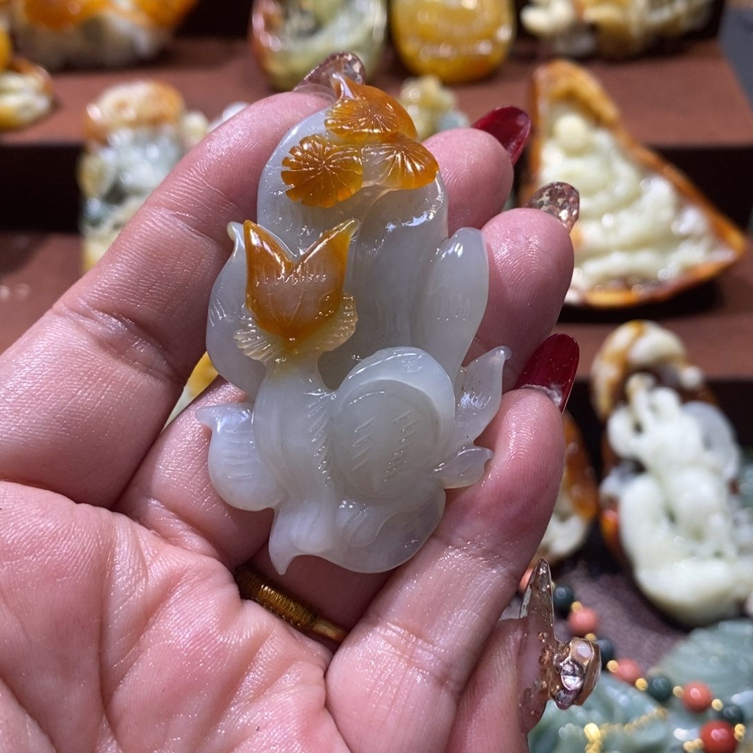 蛇纹石玉颈饰未镶嵌