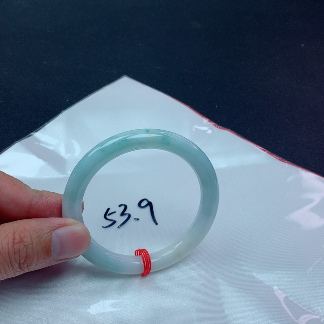 翡翠手镯未镶嵌翡翠手镯