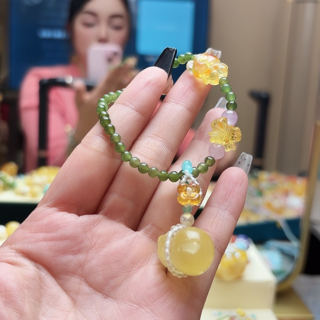 琥珀颈饰未镶嵌琥珀