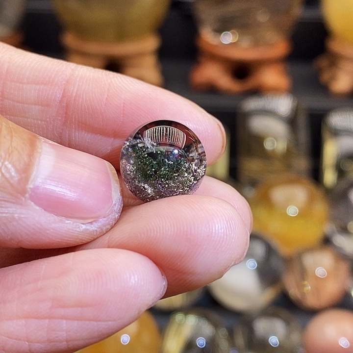 女***程水晶未镶嵌珠宝半成品