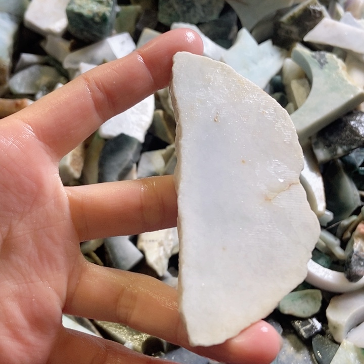 翡翠颈饰未镶嵌天然翡翠