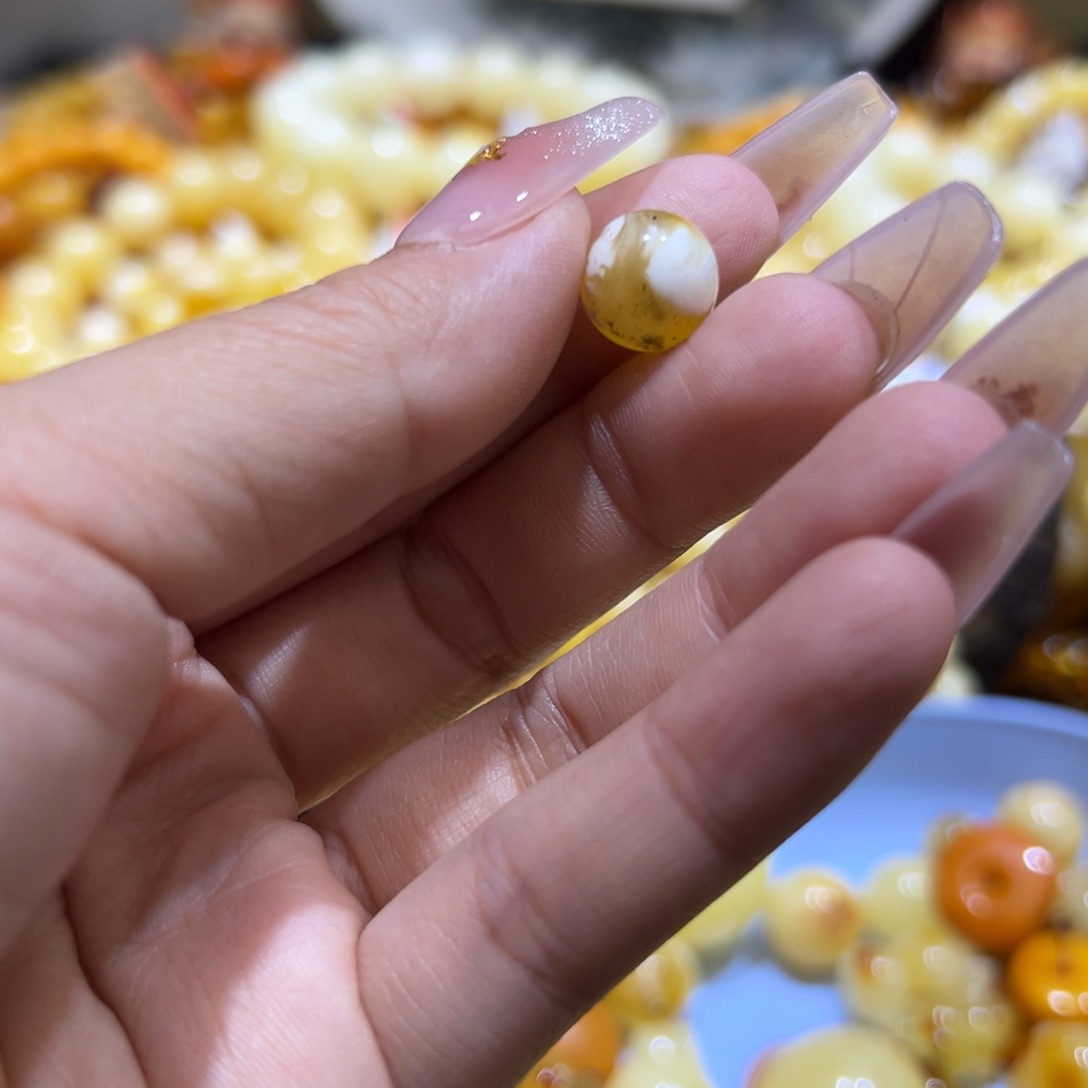 琥珀珠宝奇石未镶嵌