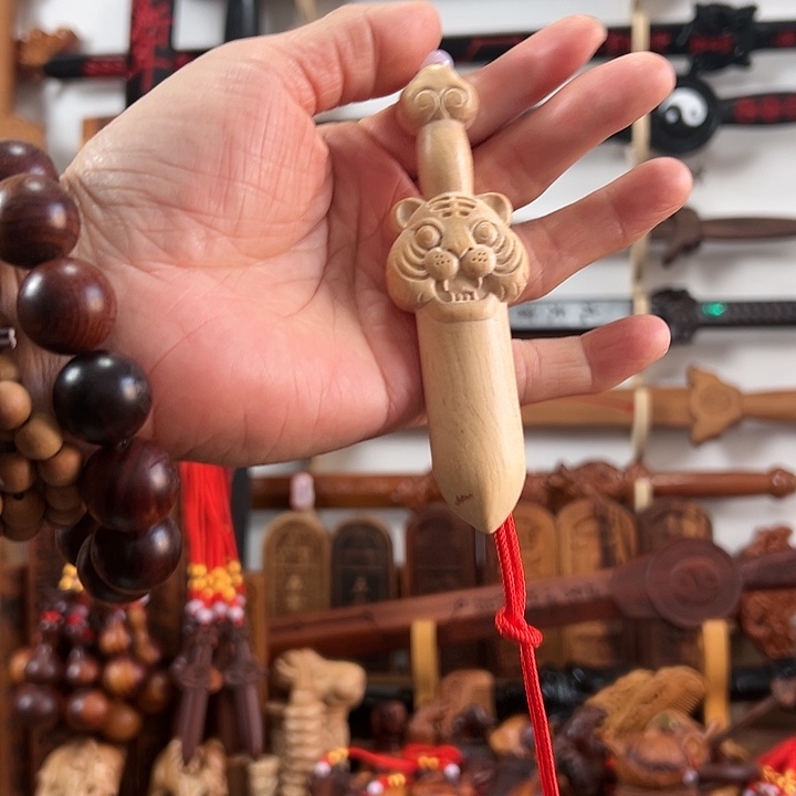 好***到桃木11厘米虎头小剑1个