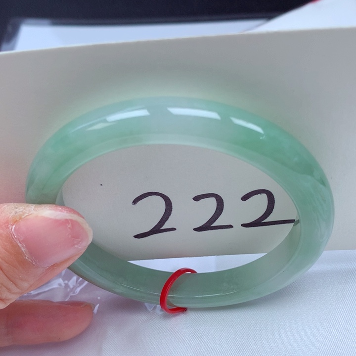 翡翠手镯未镶嵌翡翠