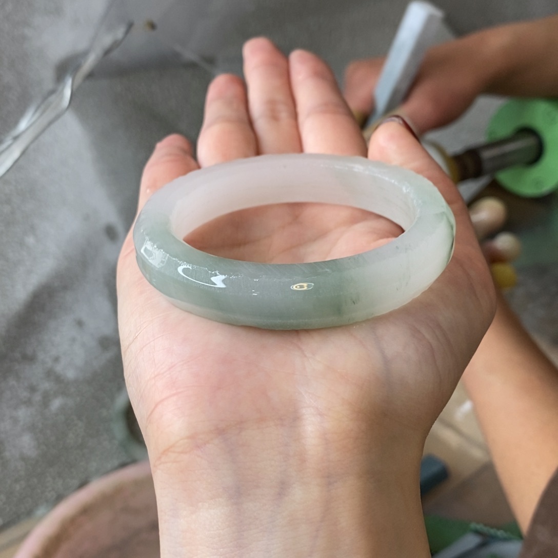石英质玉手镯未镶嵌心*定制