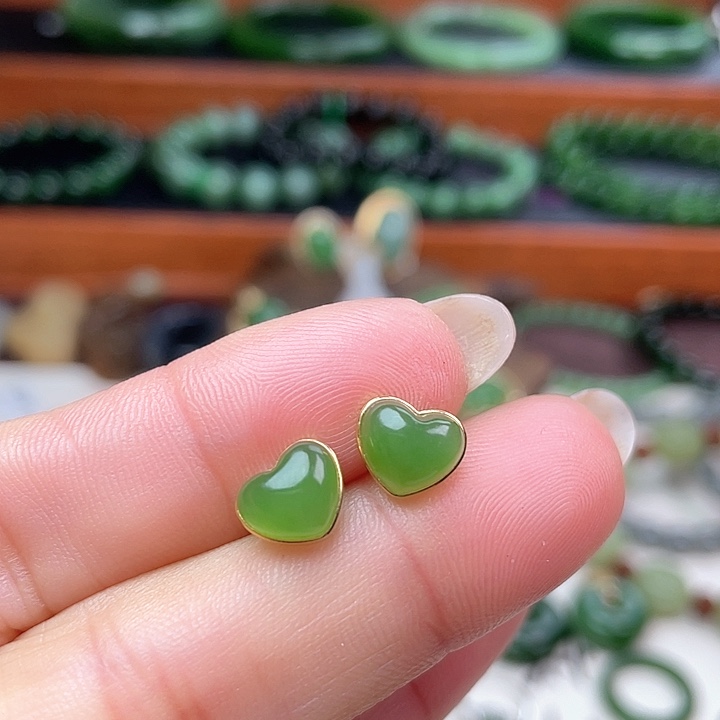 和田玉（碧玉）耳饰18K金镶嵌