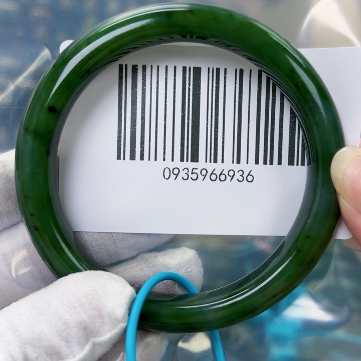 和田玉未镶嵌手镯微瑕65