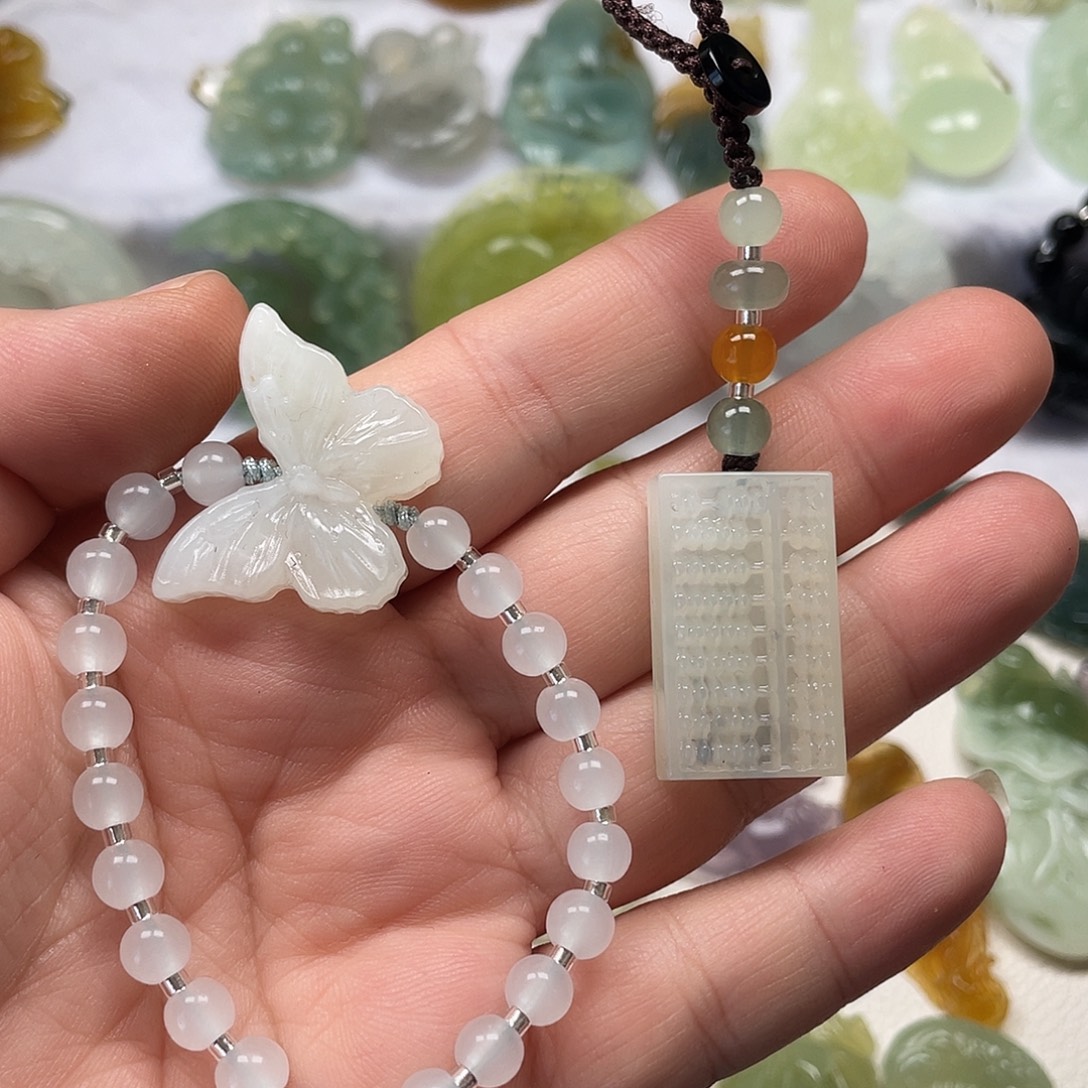 蛇纹石玉未镶嵌颈饰