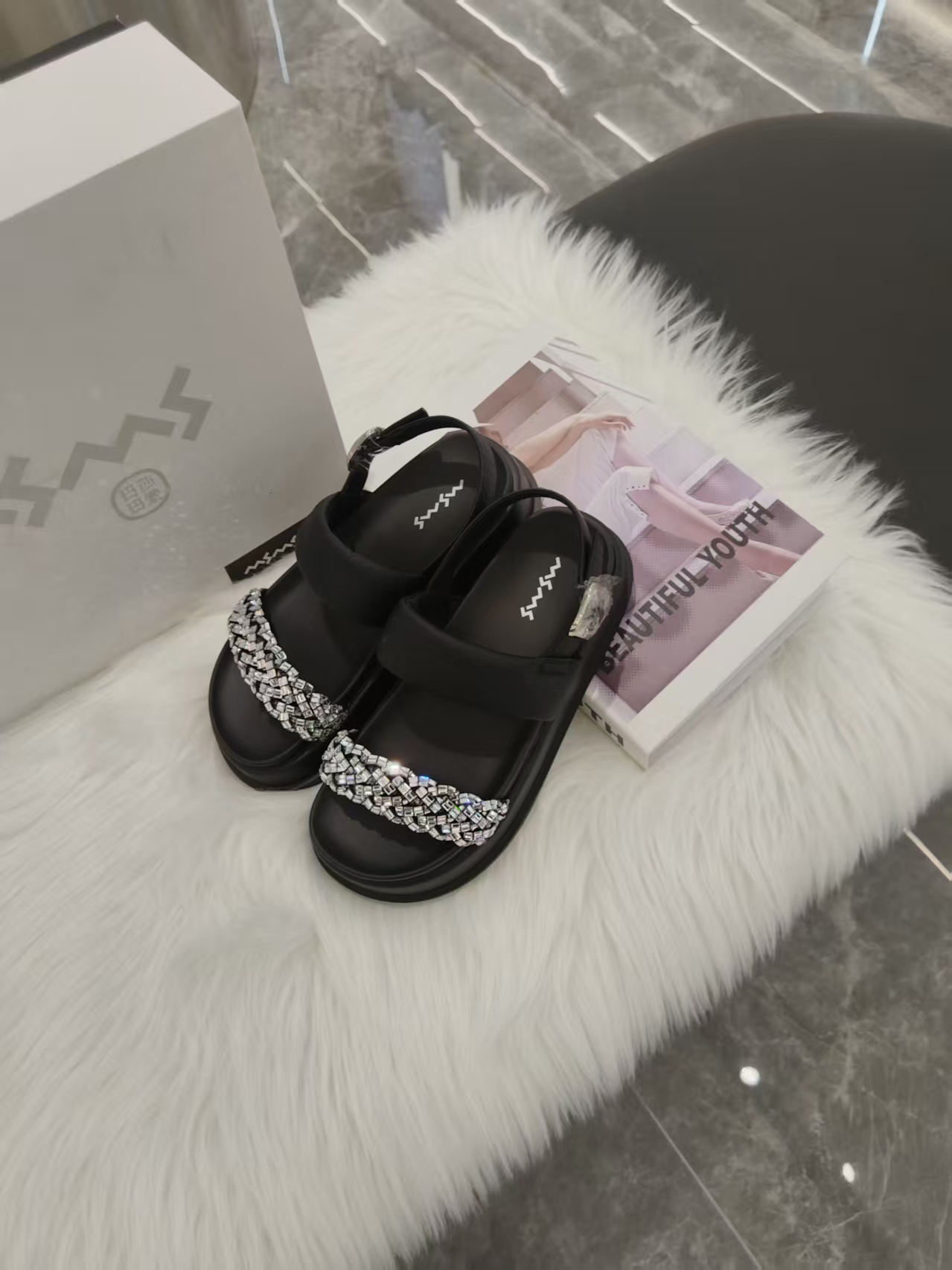 黑色低跟水钻夏季高跟厚底套趾一字拖鞋子女士露趾