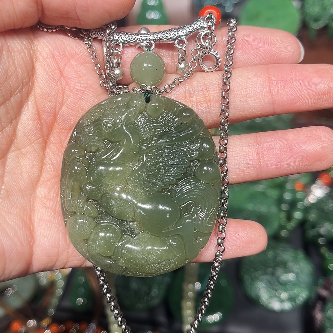 颈饰未镶嵌和田玉（糖玉）