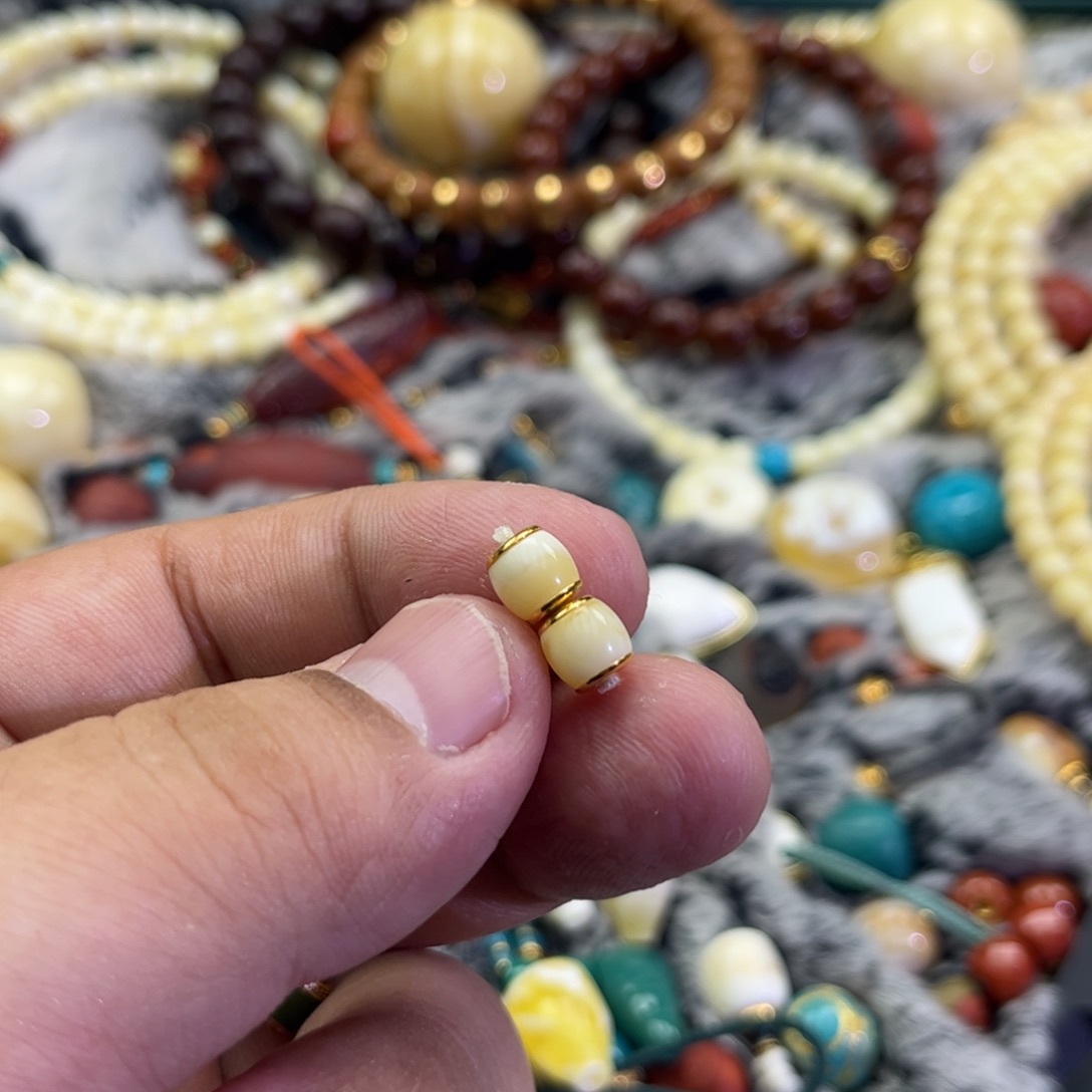 志***清琥珀未镶嵌珠宝奇石48