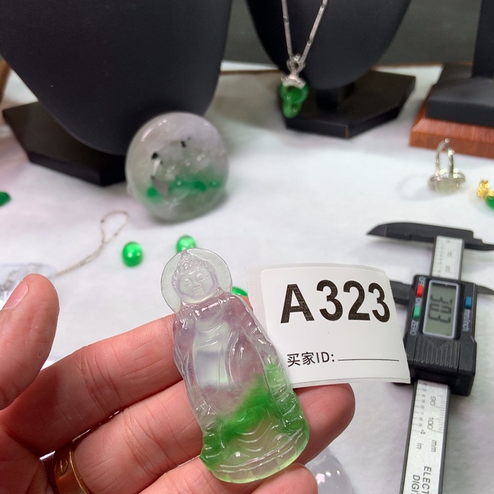 翡翠颈饰未镶嵌猫*鹰