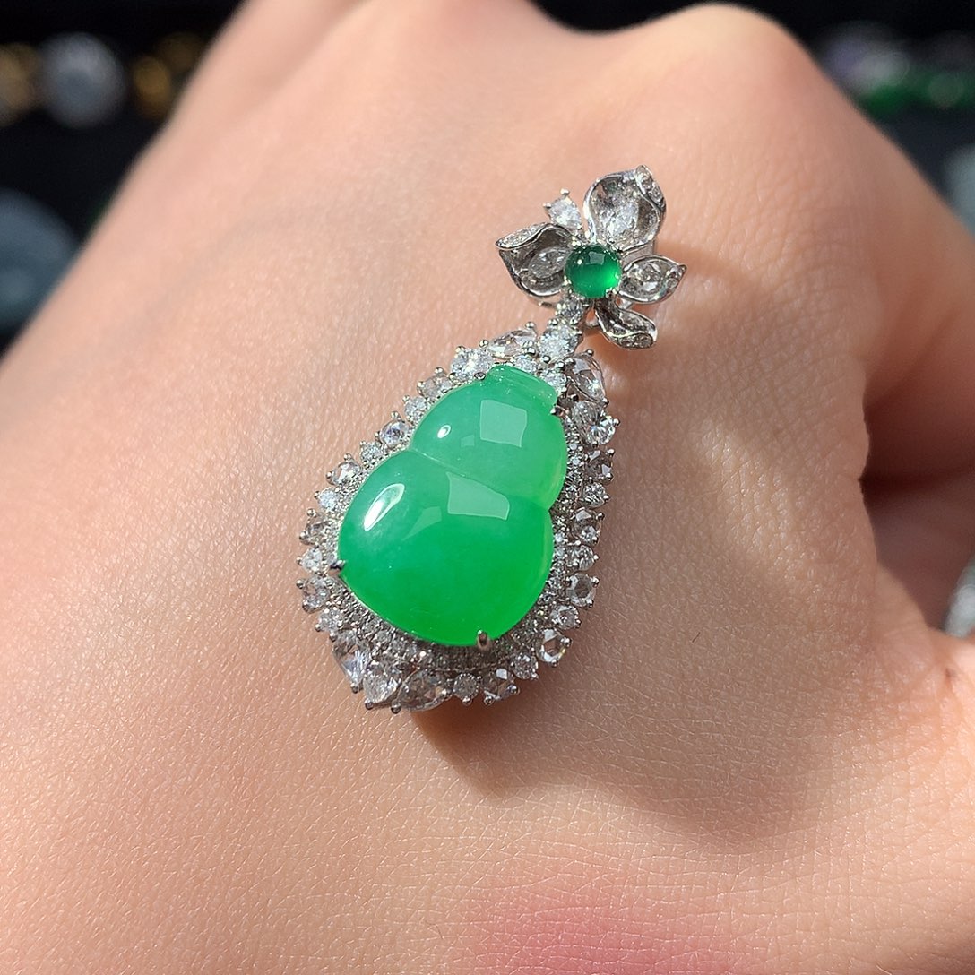 翡翠吊坠(不含链)18K金镶嵌葫芦