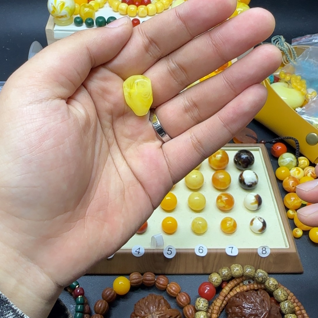 记***得琥珀未镶嵌裸石..