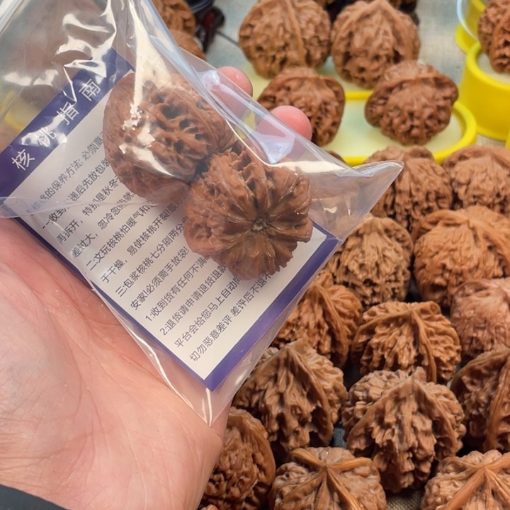 人***此吊坠桃核文山三棱