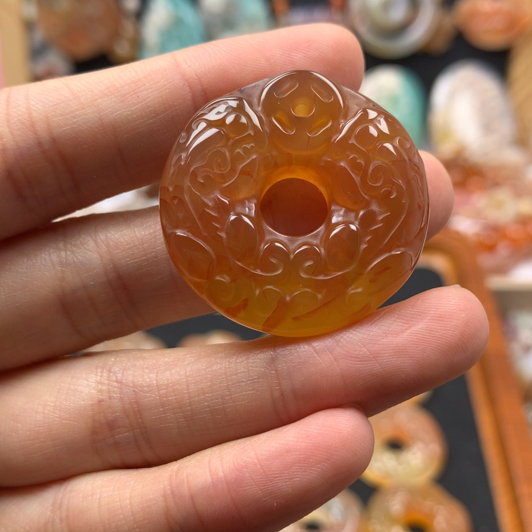 查罗石合金颈饰桔*