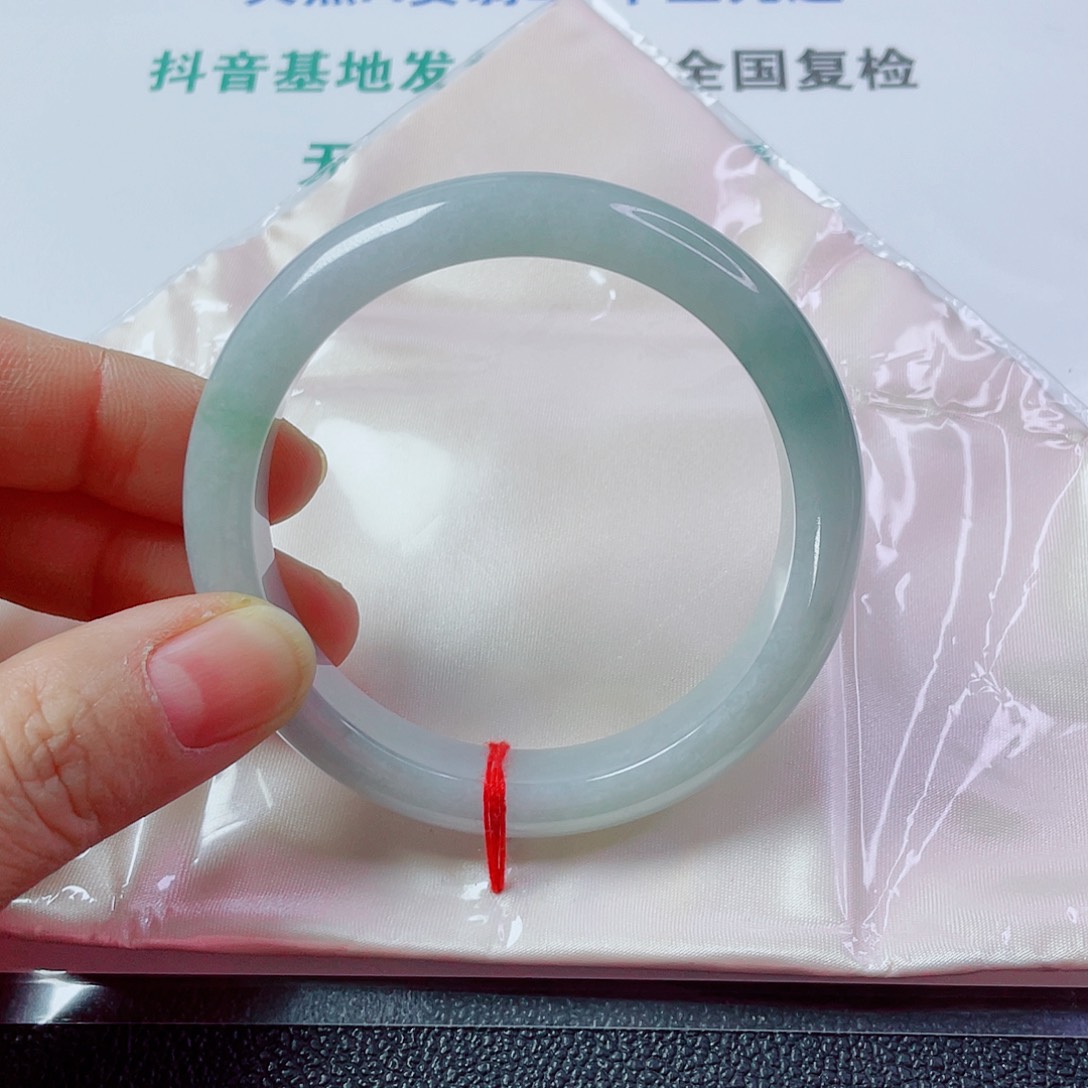 翡翠未镶嵌手镯圈口59.6宽12.8厚8.8