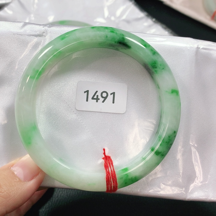 翡翠手镯未镶嵌天然翡翠手镯02