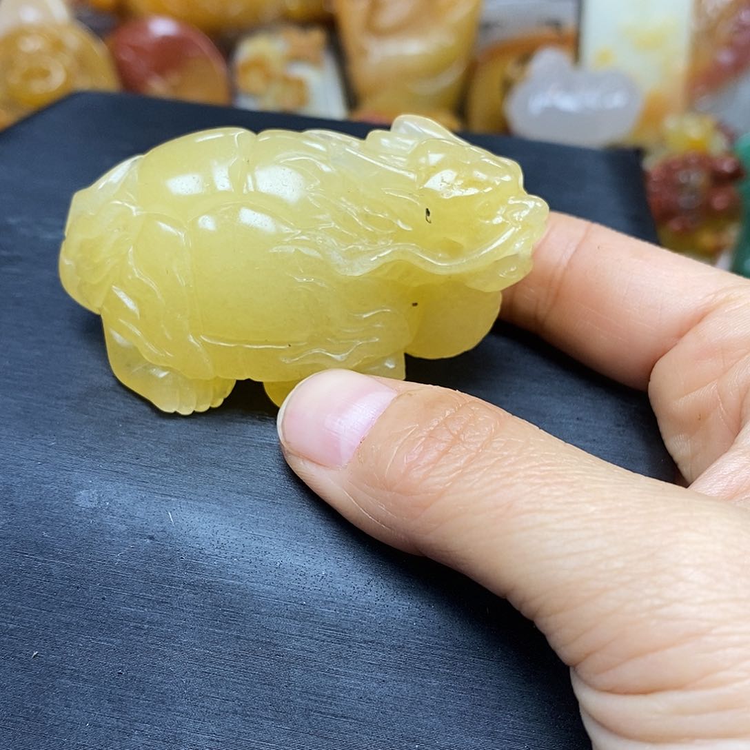 石英质玉（黄龙玉）颈饰未镶嵌