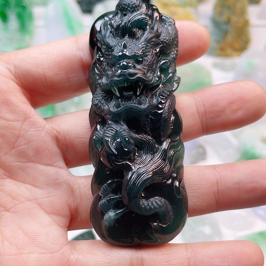 翡翠颈饰未镶嵌龙