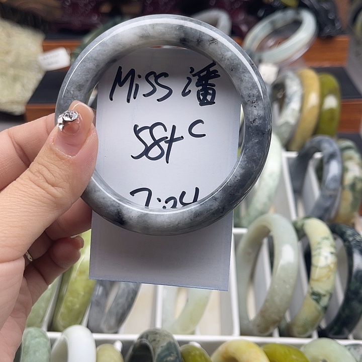 M****蛇纹石玉未镶嵌手镯