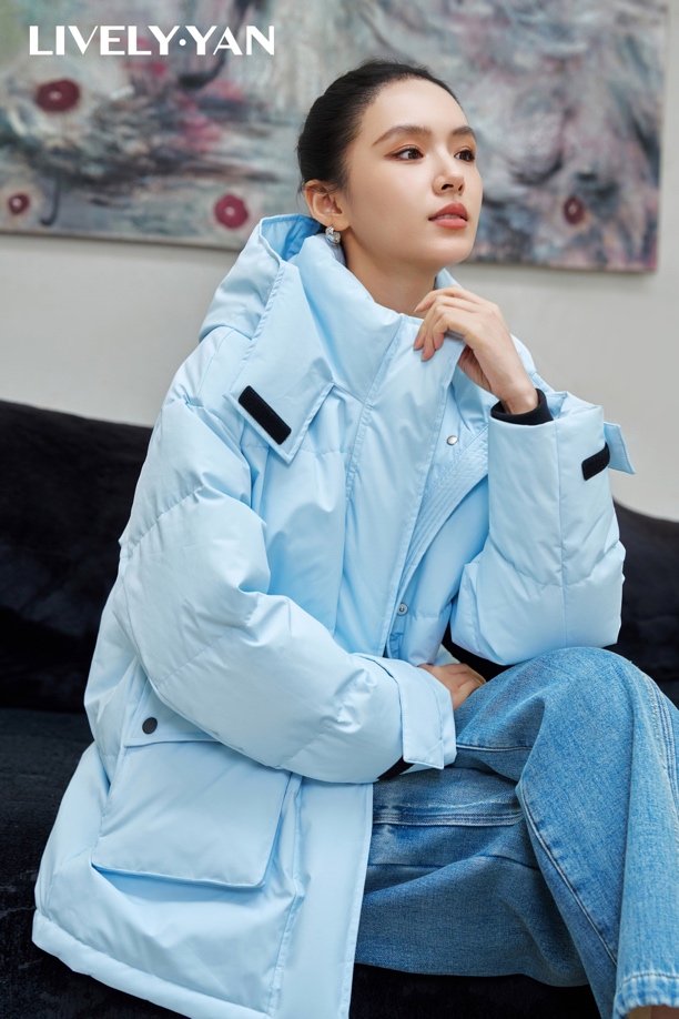 【店铺同款】LIVELY.YAN俪妍 清爽浅蓝色羽绒服
