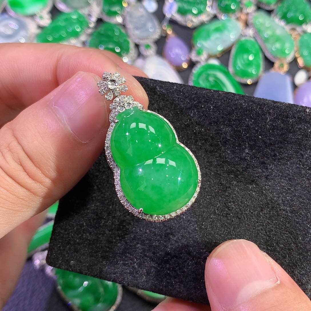 翡翠18K金镶嵌吊坠(赠链)