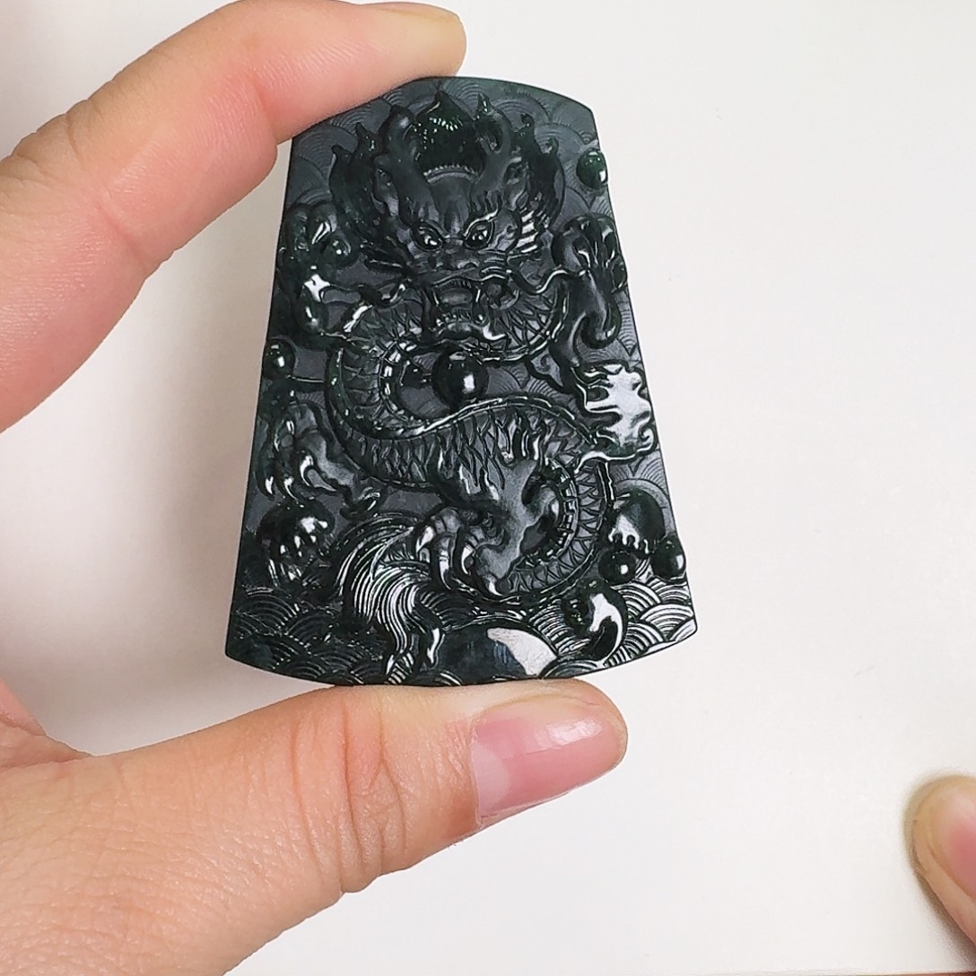 翡翠颈饰未镶嵌雅**香龙牌