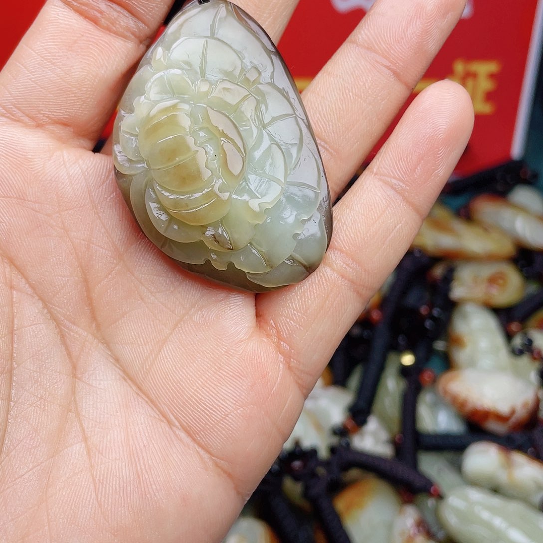 和田玉颈饰未镶嵌