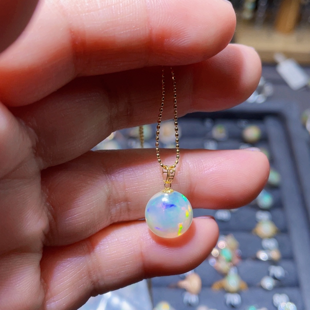 欧泊吊坠〉18K金镶嵌兔****?