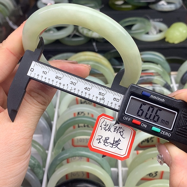 蛇纹石玉手镯未镶嵌1049