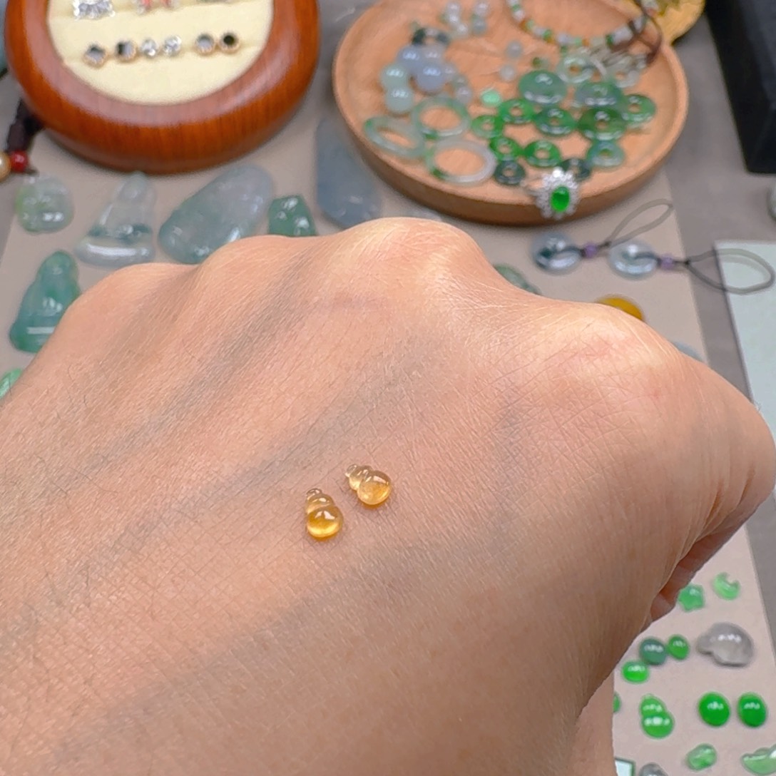 翡翠颈饰未镶嵌缅甸A货翡翠葫芦