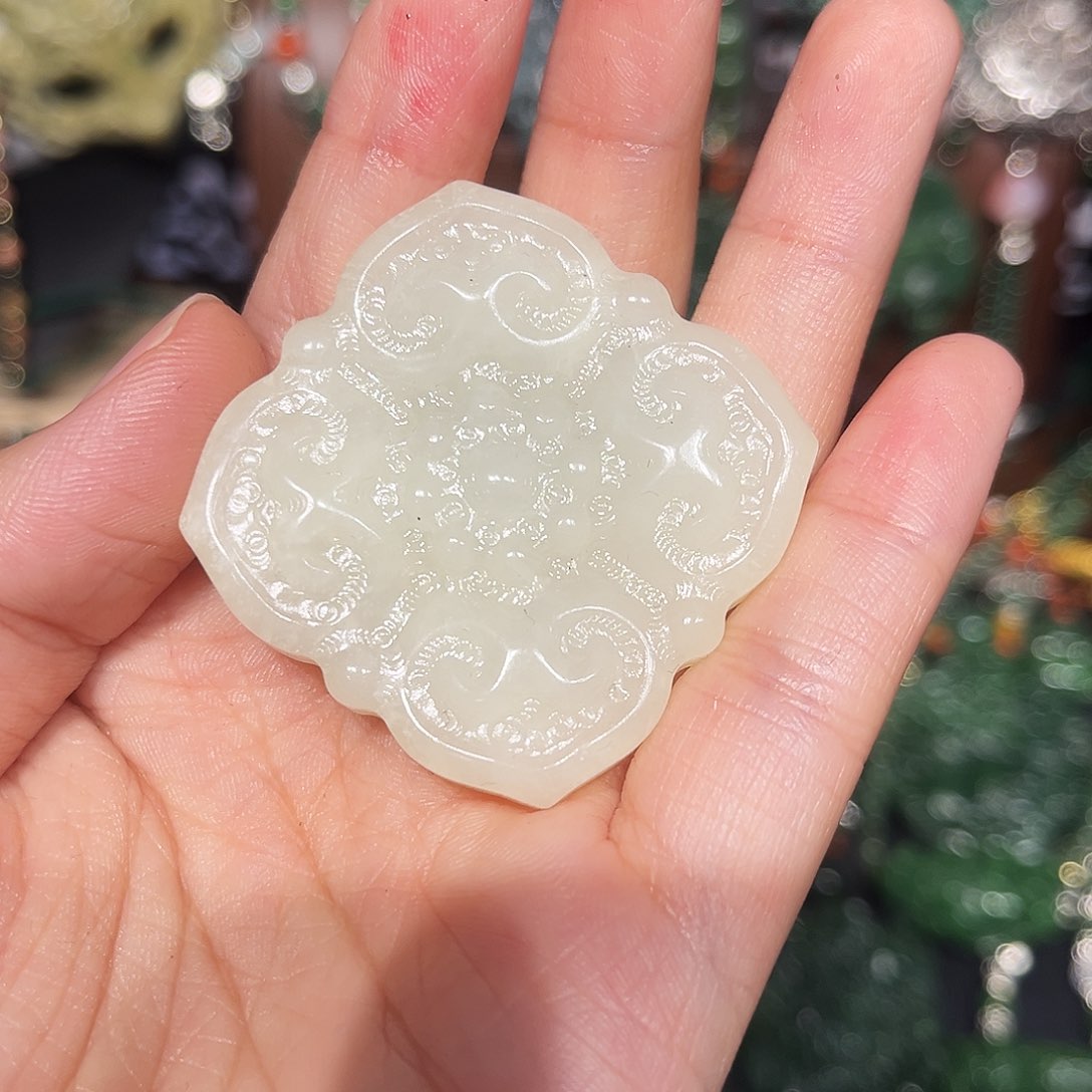 颈饰未镶嵌和田玉（糖玉）