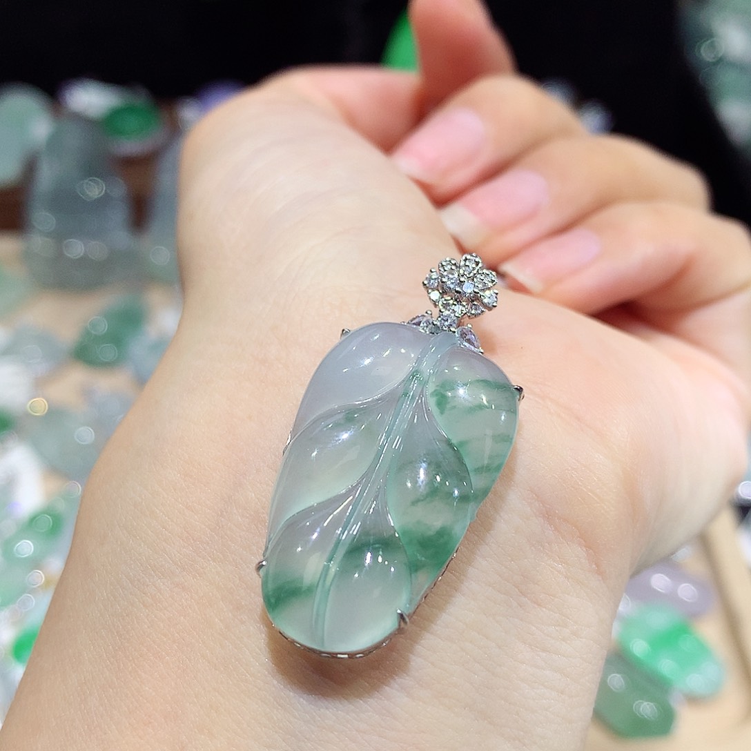 翡翠18K金镶嵌项链叶子