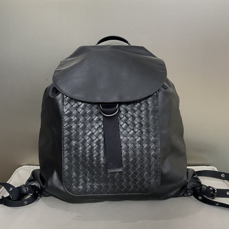 95新 BOTTEGA VENETA/葆蝶家 bv黑色全皮编织翻盖双肩包背包zp225