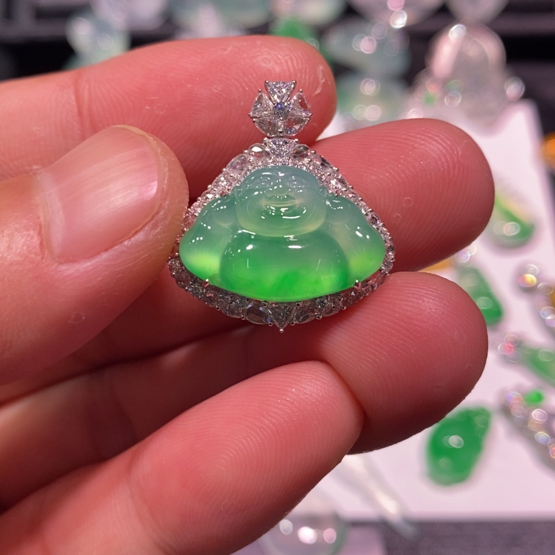 翡翠18K金镶嵌颈饰